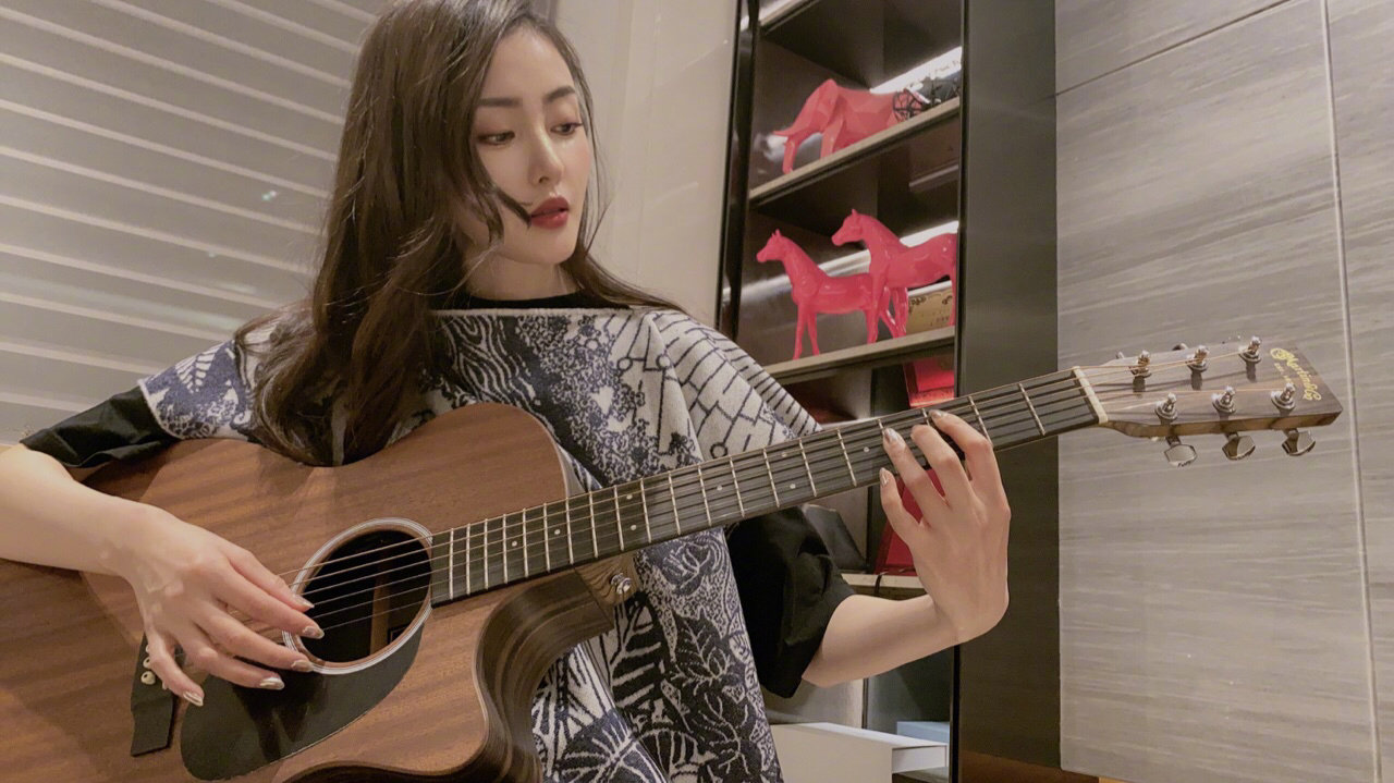 张天爱宅家抗疫行动 健身测评美食技能满满