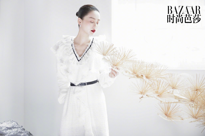 刘诗诗登时尚杂志开季刊 双封面演绎人与自然之美
