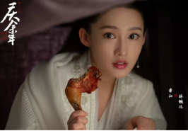 《庆余年》曝剧照，李沁化身鸡腿姑娘林婉儿，肖战侧颜太帅了！