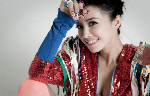 蔡依林演唱会遭醉酒男子闹场 自称自己是蔡依林老公