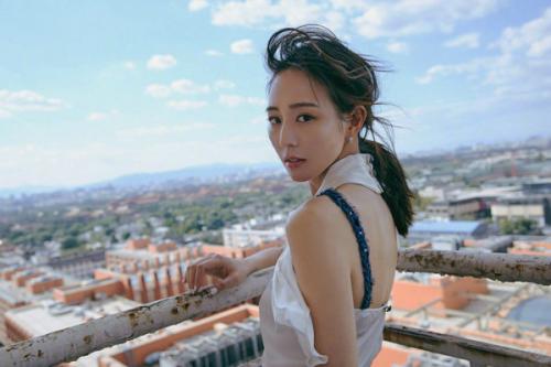 张钧甯杂志大片勾勒摩登时尚 展现至纯艺术感