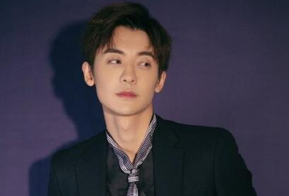 赵志伟否认与虞书欣恋情：没恋爱没出轨