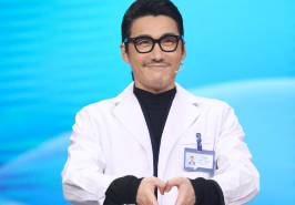 胡兵《王牌对王牌》化身医生 致敬疫情一线工作者