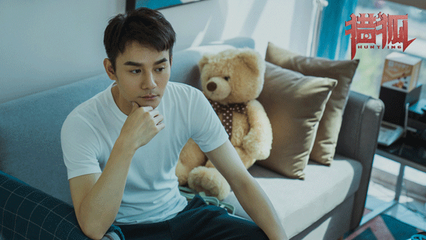 王凯《猎狐》开播首周双台收视破2 激起网友P双剧头像热潮