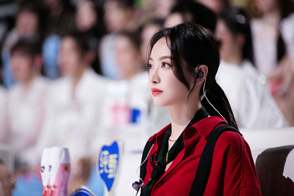 宋茜《创造营2020》组建“不宋战队”迎战首场竞演 贴心教学为学员花式加油