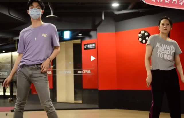 爱穿女装被键盘侠攻击 伊能静儿子屏蔽社交账号