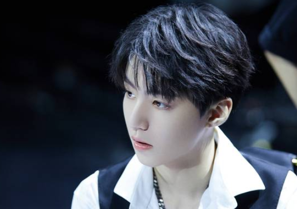 王俊凯《我们的乐队》暖心安慰选手 破圈助推获认可