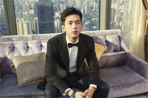 李现发飙喊话代拍：给我点自由好不好！离我远点