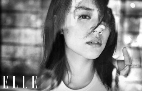 马思纯释出杂志大片 黑白胶片尽显极致纯粹之美