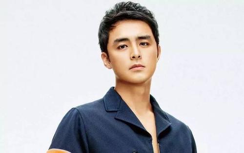 明道方承认隐婚生子 去年登记结婚儿子1个月大