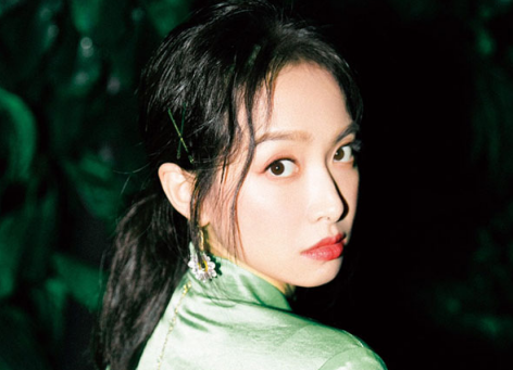 宋茜综艺节目变身时装秀 夏日清新风×暗黑机能风切换自如