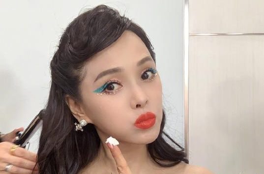 伊能静深夜与儿子长谈：为一支舞走过污水 很值得