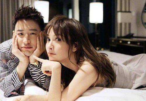 潘玮柏官宣婚讯吴昕发文祝福 评论区成心碎现场