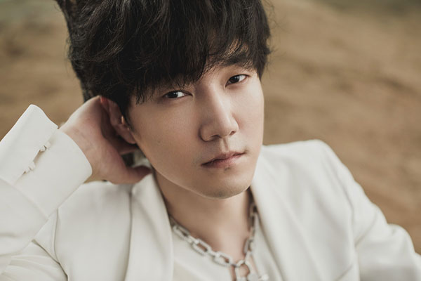 王晰新专《歌颂》MV上线 一场超现实主义的生命之旅