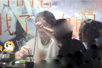 有情况？李云迪被拍与美女聚餐 饭后一同乘车回家