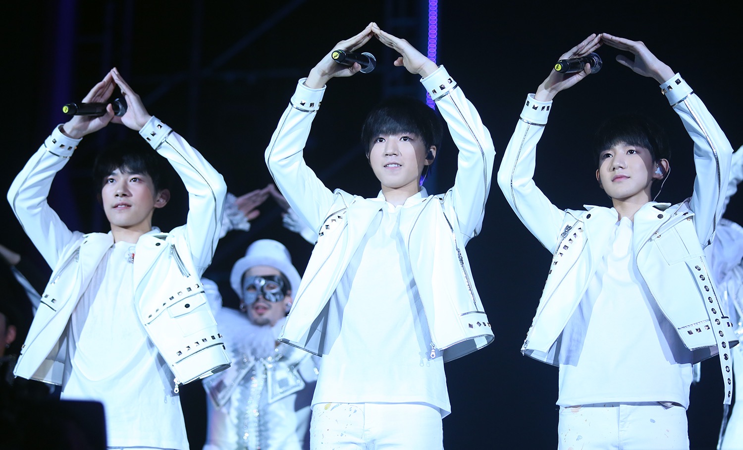 叮咚，TME寄给你了一份TFBOYS的时光礼物，请注意签收