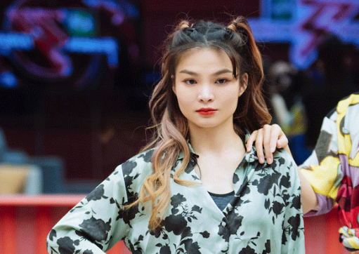  苏运莹强势实力踢馆《浪姐2》  “唱跳小辣妹”初展舞蹈功底