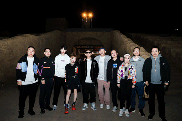 种梦音乐艺人合力推广国潮文化 GAI周延、VaVa毛衍七唱响李宁时装周