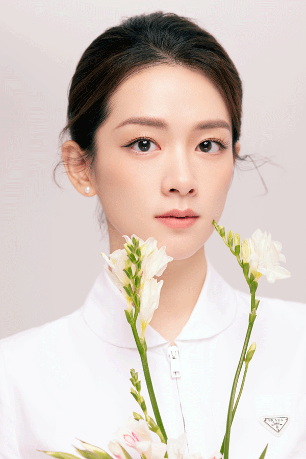 陈昊宇知性感写真别具一格  轻熟魅力十足