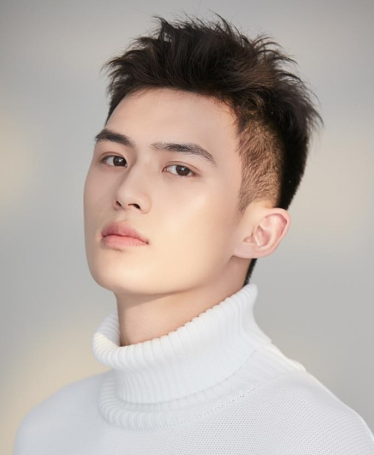 杜宇森少年感写真释出 阳光帅气尽显型男魅力