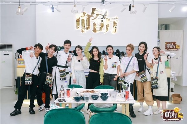 《中餐厅5》桂林站开门营业 赵丽颖与合伙人暖心互动获关注