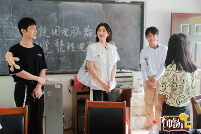 《中餐厅5》桂林站特邀老师做客 合伙人共祝老师节日快乐