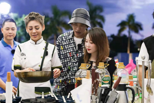 《中餐厅5》收官夜开启答谢宴 合伙人亲友到场引期待