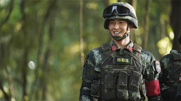 杨洋晒燕破岳隧道救人花絮照 《特战荣耀》节奏紧凑剧情高能