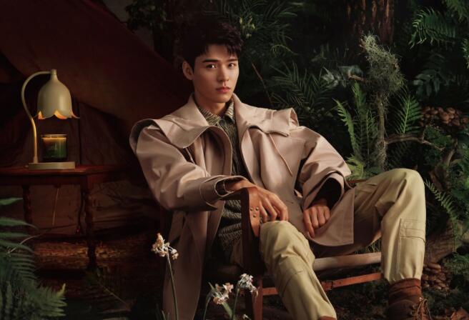 龚俊沉浸式露营大片曝光，野兽派发布2022春季限定露水青苔系列