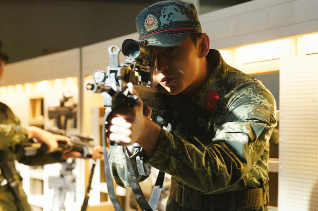 杨洋双剧同播热度不减 《特战荣耀》正热播《且试天下》将播出