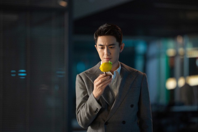 林更新《请叫我总监》热播 陆既明上演搬砖式公主抱