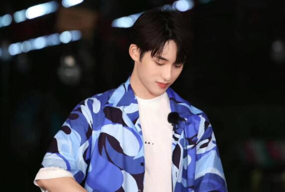 董思成《追星星的人》持续热播 海边“反套路”寻宝之旅欢笑连连