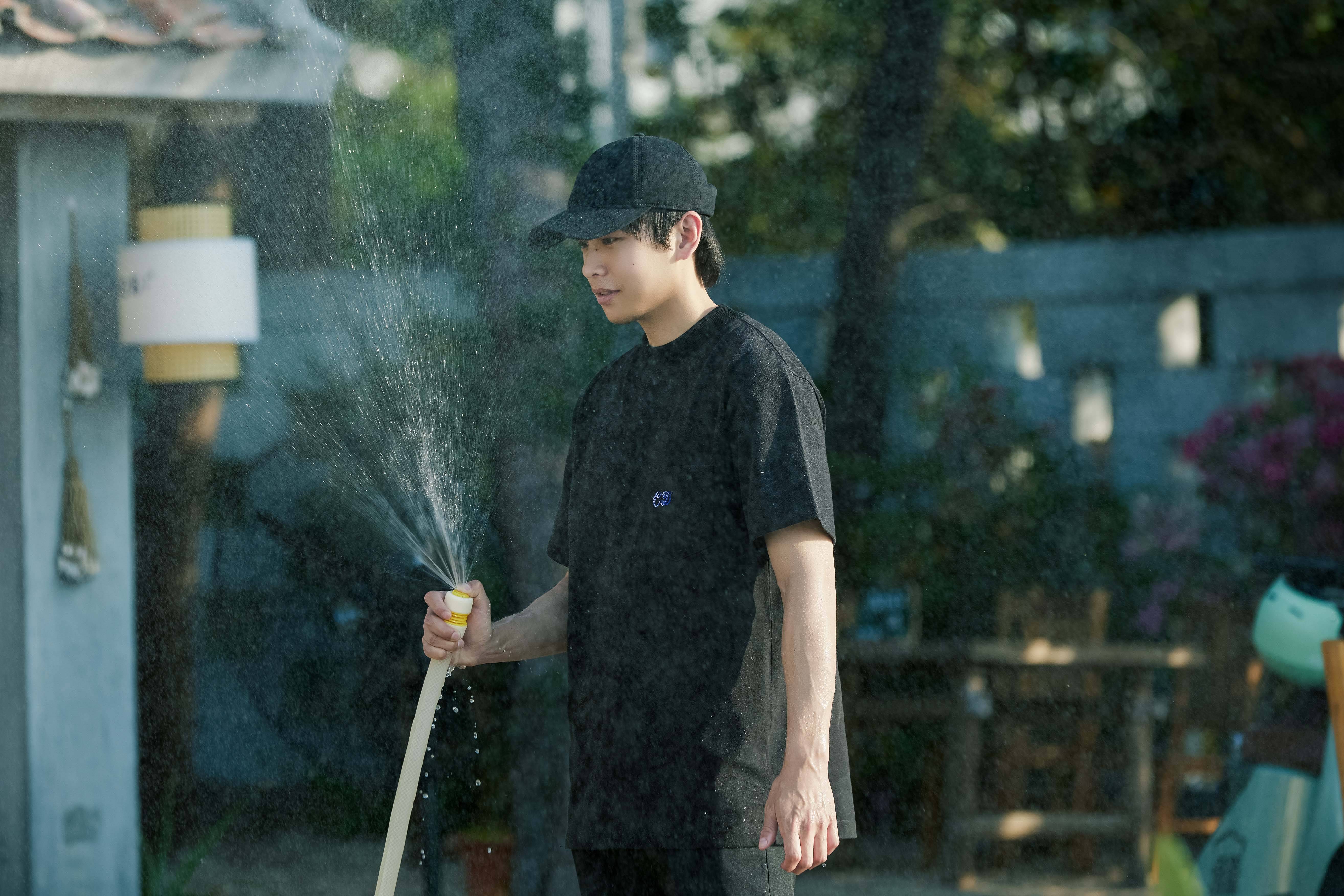 《向往的生活》下期精彩：解锁夜捕新体验 蘑菇屋今晚举行海边喜宴？