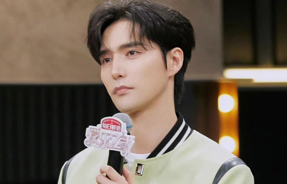 阿云嘎《爱乐之都》不舍演员离别 共情式寄语温暖真诚