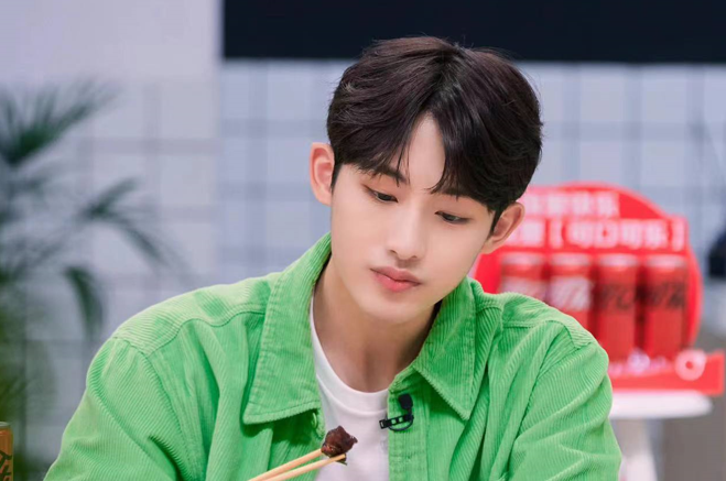 董思成《是很熟的味道呀》变身剧粉嘴替 工作追剧两不误