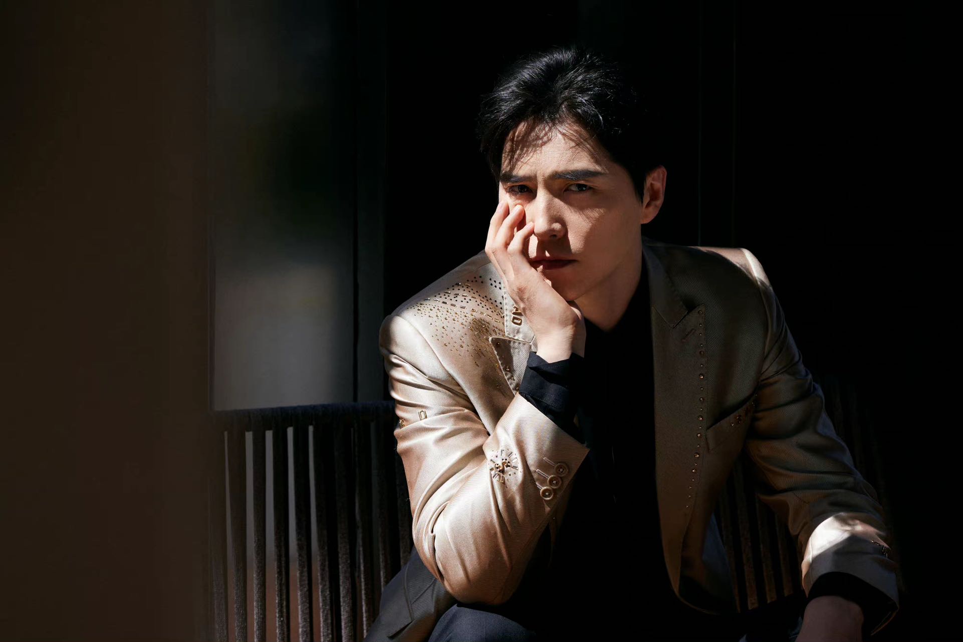 阿云嘎《爱乐之都》谈控制情绪的重要性 用行动鼓舞音乐剧演员