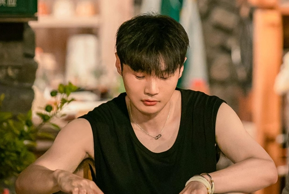 《向往6》李荣浩张艺兴变身粉刷匠，蘑菇屋开派对歌声飘扬