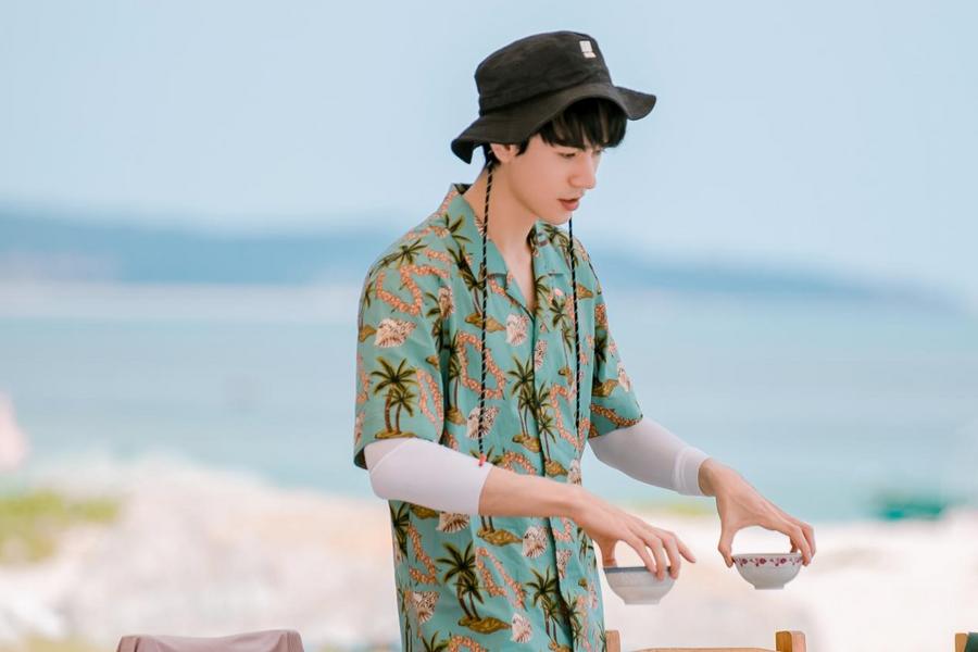 《向往的生活》下期精彩：蘑菇屋变照相馆 彭昱畅张子枫勇敢跳伞