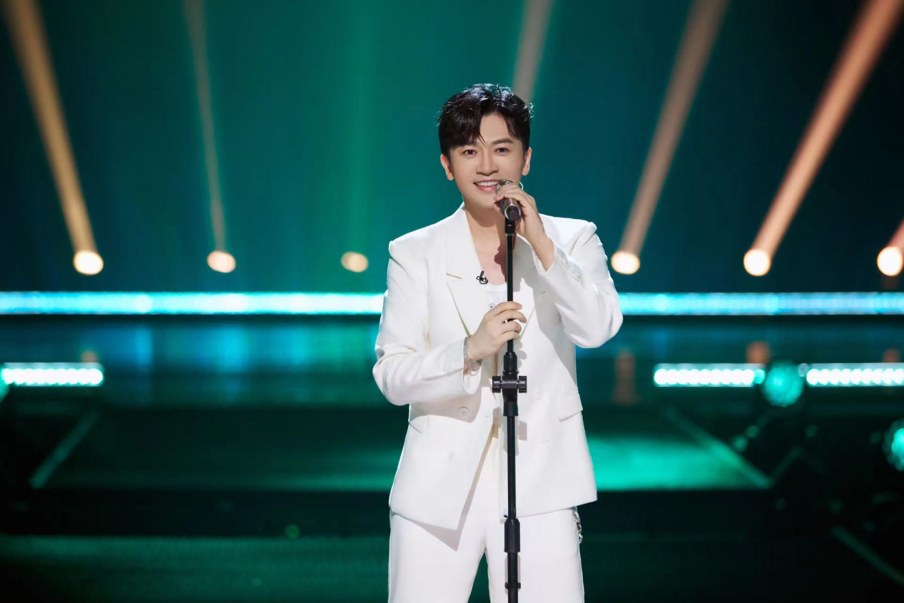 苏有朋《披荆斩棘2》开播 初舞台经典串烧重现青春记忆