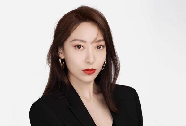 鄂靖文《三悦有了新工作》暖心热播 饰遗容化妆师感悟生命真谛