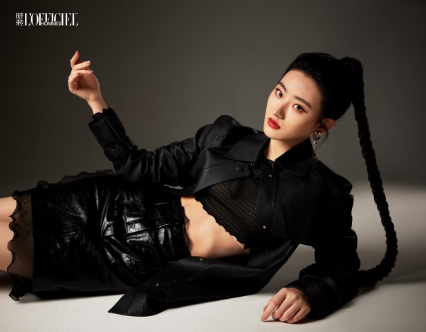 杨雨潼《时装男士》大片释出 酷炫编发造型尽显飒意