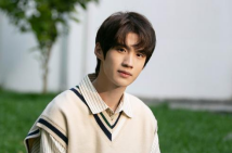 边天扬分享学院风写真 清爽帅气少年感十足