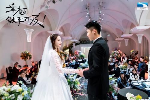 黄景瑜迪丽热巴浪漫追爱 《幸福，触手可及！》湖北卫视播出