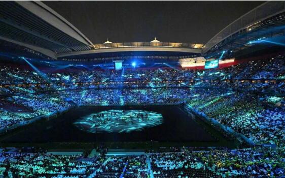 VaVa毛衍七以顶拳礼《Fist Bump》助威卡塔尔世界杯