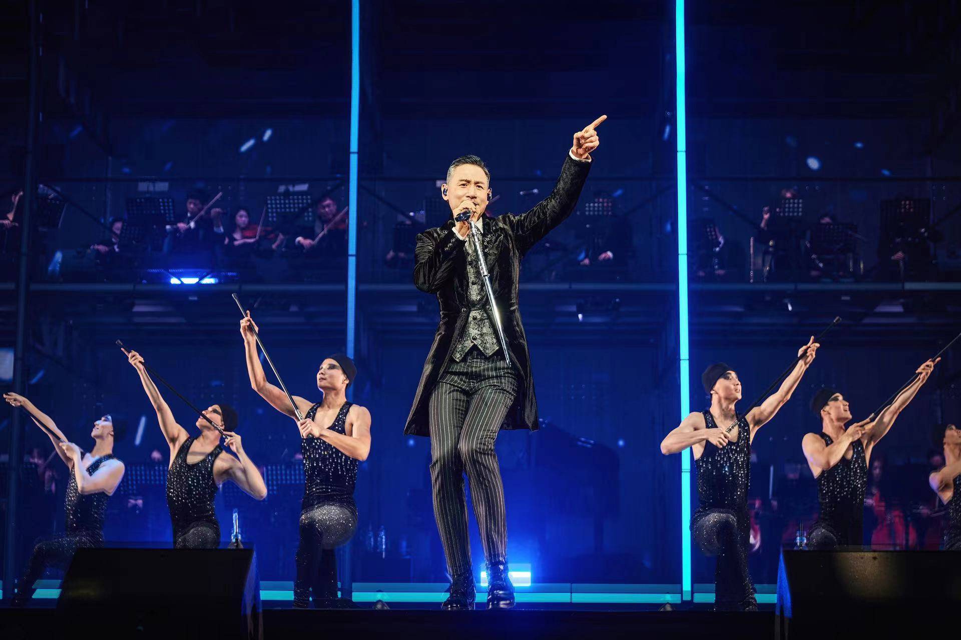 张学友60+巡回演唱会香港站震撼启航 歌神宝刀未老承诺唱到70+岁