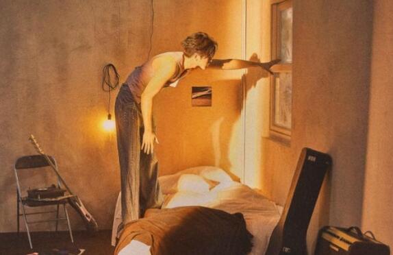 蔡徐坤原创单曲《Spotlight(聚光灯)》横扫各大榜单 持续带来温暖力量