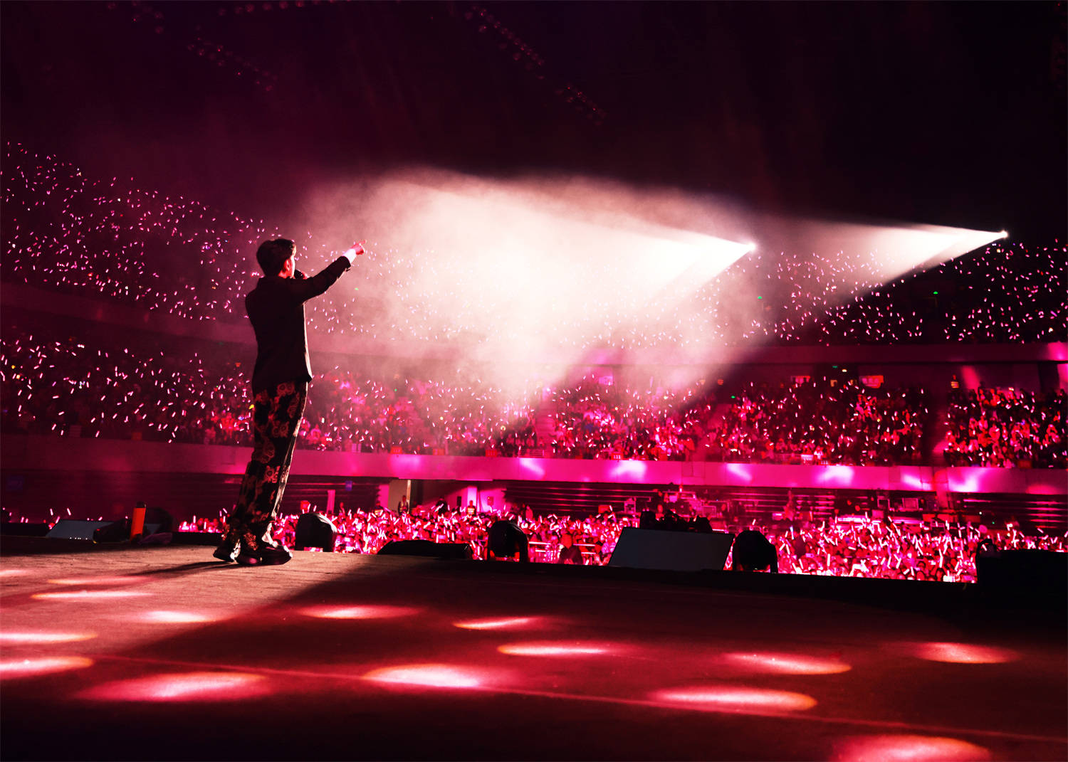 苏有朋巡演首站深圳圆满启航 金曲连唱掀起跨世代最强情怀杀