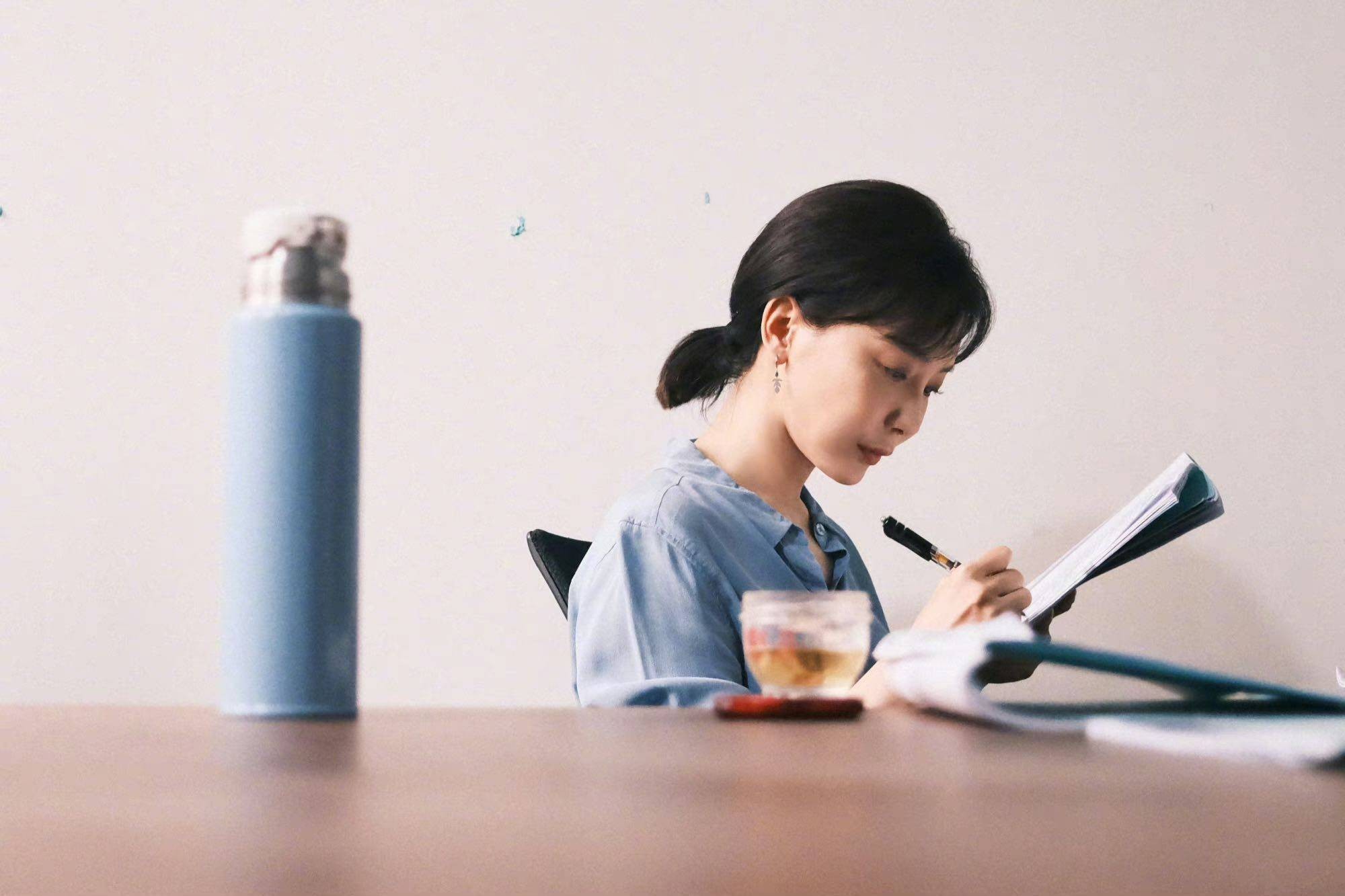 陈数《江河之上》开播 饰演环境工程教授守护生态平衡