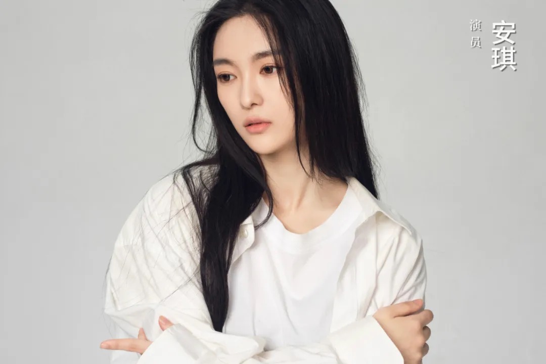 安琪签约博纳旗下经纪公司 影视新秀未来可期