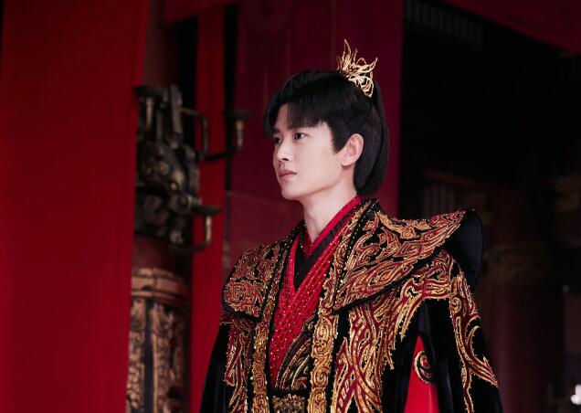 任嘉伦《烈焰》热血收官 挑战男频题材表现亮眼